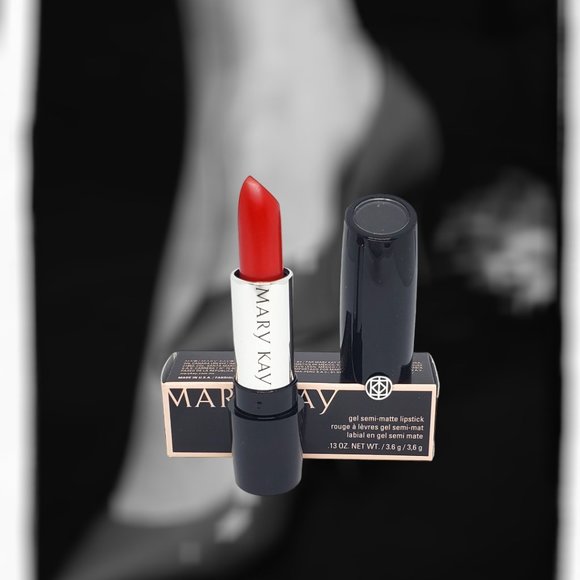 Red Stiletto Gel Semi-Matte Lipstick - Mary Kay - Picture 2 of 7